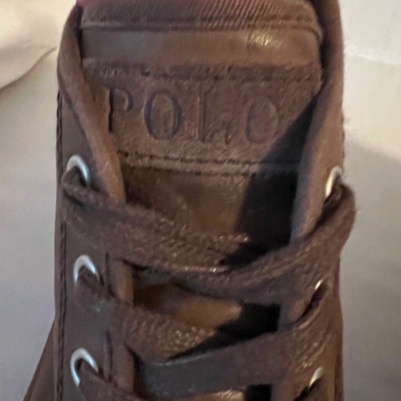 Polo Ralph Lauren Brown Hightop Size 5
Rubber/ Leather Sole Canvas Lining - Picture 5 of 5